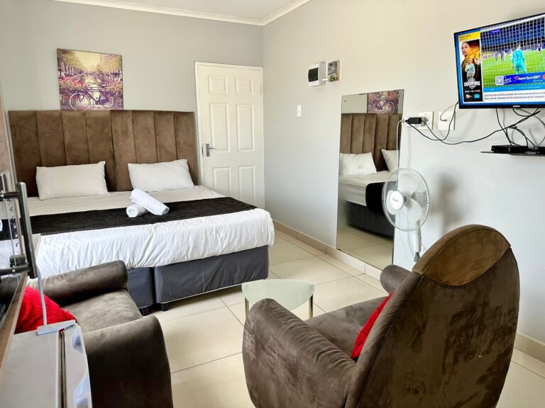 TINKERS DELUXE DOUBLE ROOM 3